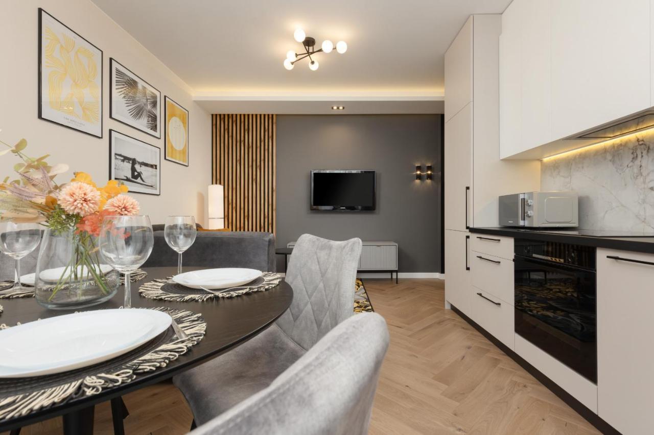 Stunning Family Apartment Ursynow With Parking & Balcony By Noclegi Renters Varsovia Exterior foto