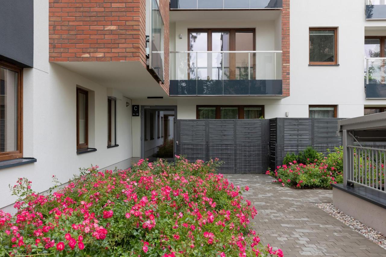 Stunning Family Apartment Ursynow With Parking & Balcony By Noclegi Renters Varsovia Exterior foto